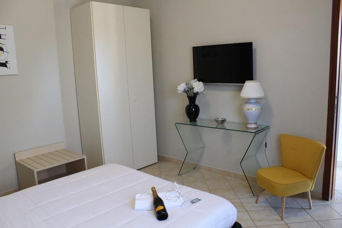 Colonna Rooms & Apartment Trani Exteriér fotografie